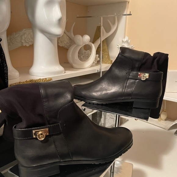 Tahari beautiful tall boots with good conditions - Picture 9 of 11
